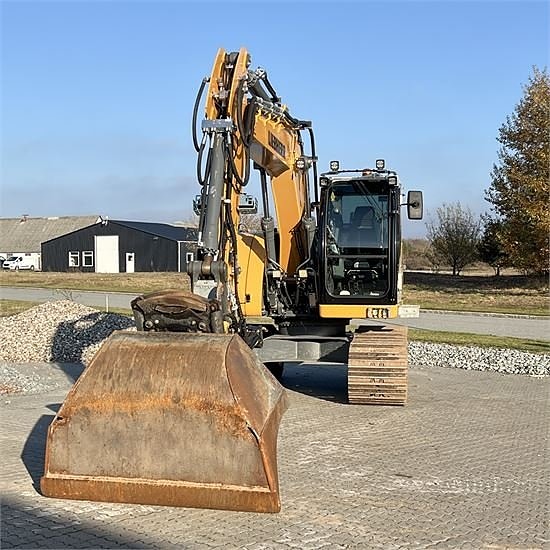 Liebherr R914 Compact S - 17 ton - Video! 5 of 30