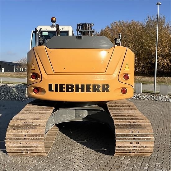 Liebherr R914 Compact S - 17 ton - Video! 8 of 30