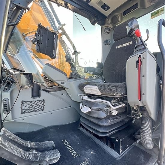 Liebherr R914 Compact S - 17 ton - Video! 19 of 30