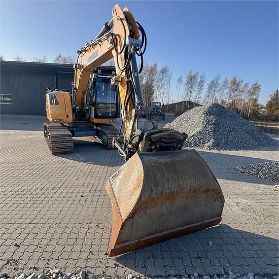 Liebherr R914 Compact S - 17 ton - Video! 13 of 30
