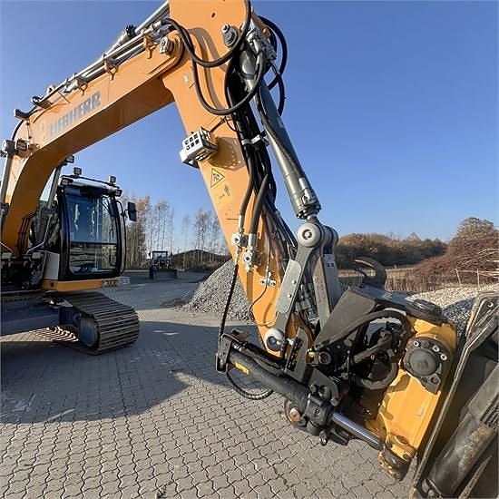Liebherr R914 Compact S - 17 ton - Video! 15 of 30