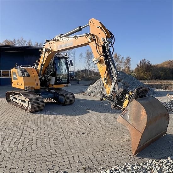 Liebherr R914 Compact S - 17 ton - Video! 12 of 30