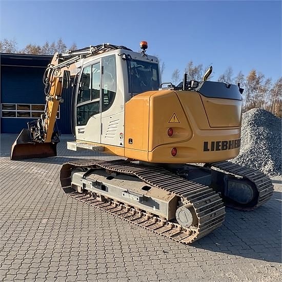 Liebherr R914 Compact S - 17 ton - Video! 4 of 30