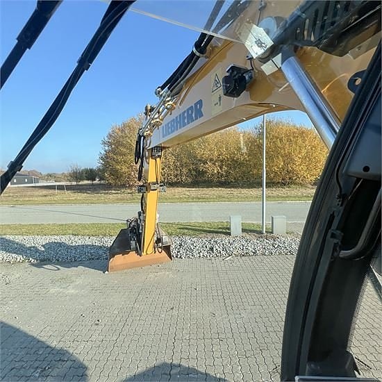 Liebherr R914 Compact S - 17 ton - Video! 30 of 30