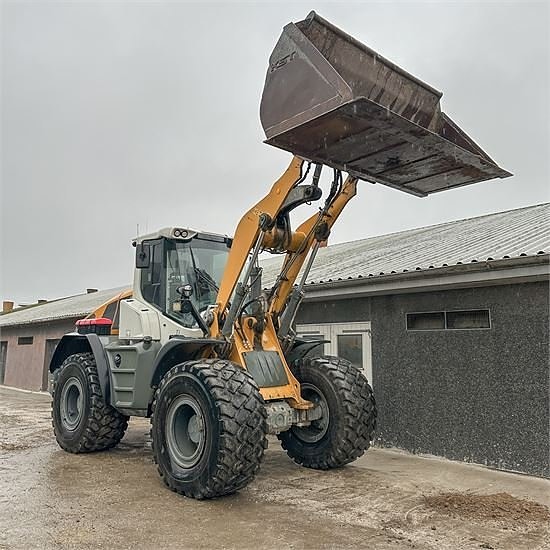 Liebherr L526 - 15 ton 9 of 30