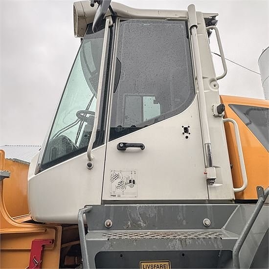 Liebherr L526 - 15 ton 13 of 30