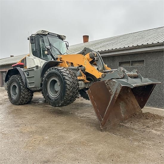 Liebherr L526 - 15 ton 8 of 30