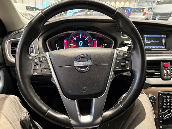 Volvo V40 Cross Country 13 of 15