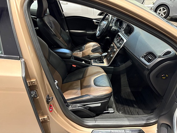 Volvo V40 Cross Country 15 of 15