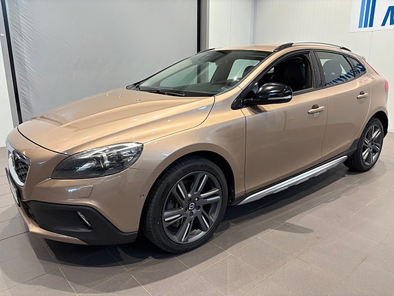 Volvo V40 Cross Country 3 of 5