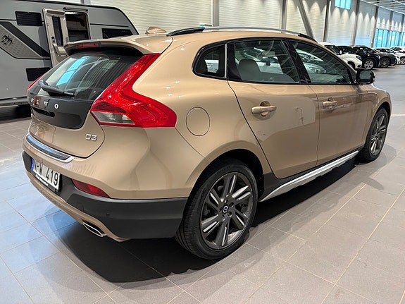 Volvo V40 Cross Country 8 of 15