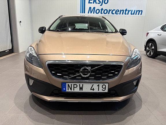 Volvo V40 Cross Country 2 of 5