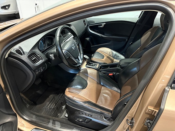 Volvo V40 Cross Country 11 of 15