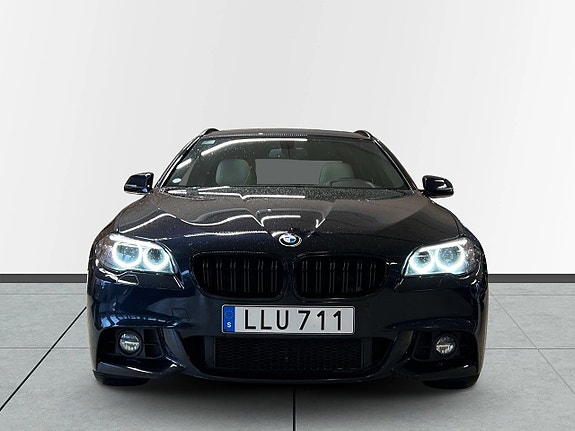 BMW 520d 2 of 5