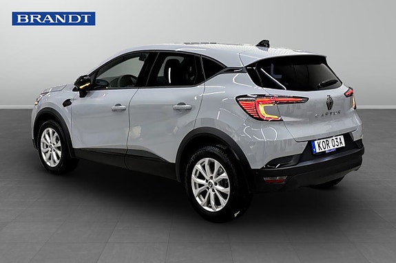 Renault Captur 2 of 9