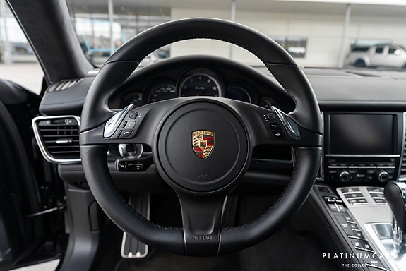 Porsche Panamera Turbo 9 of 17