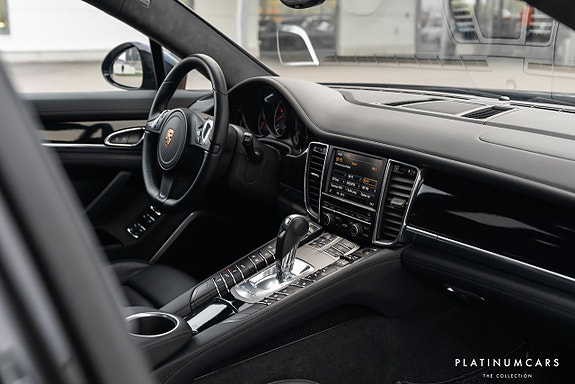 Porsche Panamera Turbo 12 of 17