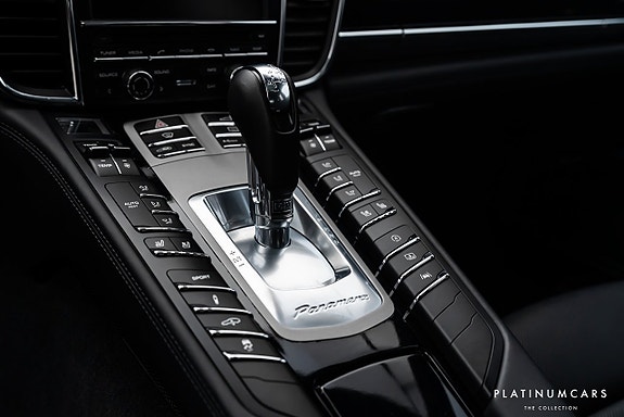 Porsche Panamera Turbo 10 of 17