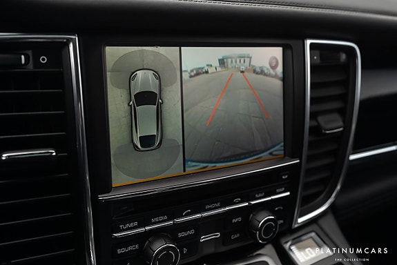 Porsche Panamera Turbo 11 of 17