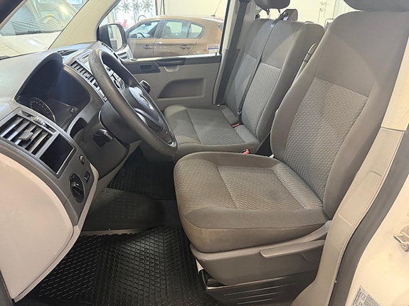 Volkswagen Caravelle 12 of 14