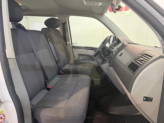 Volkswagen Caravelle 11 of 14