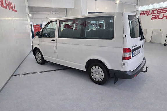 Volkswagen Caravelle 3 of 5
