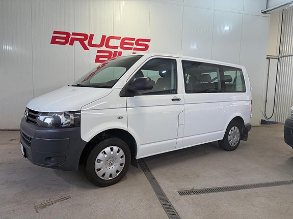 Volkswagen Caravelle 8 of 14