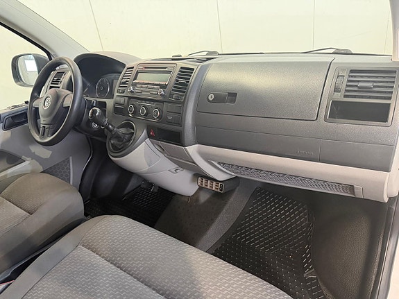 Volkswagen Caravelle 10 of 14