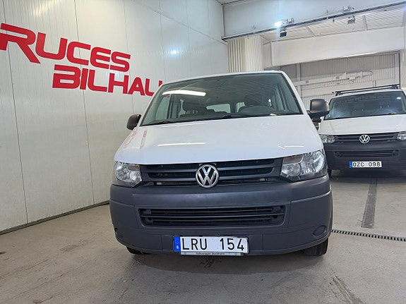 Volkswagen Caravelle 7 of 14
