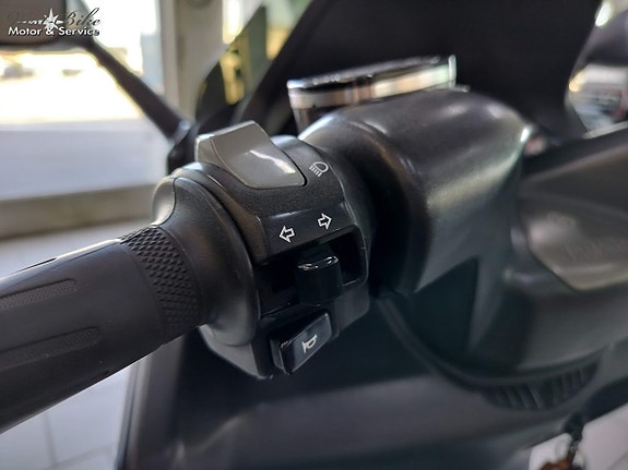 Yamaha T-Max XP500 10 of 11