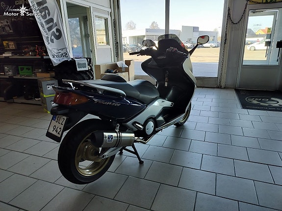 Yamaha T-Max XP500 8 of 11