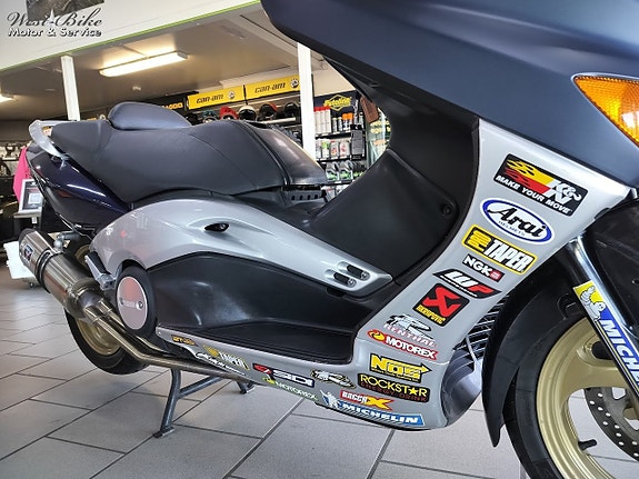 Yamaha T-Max XP500 4 of 5