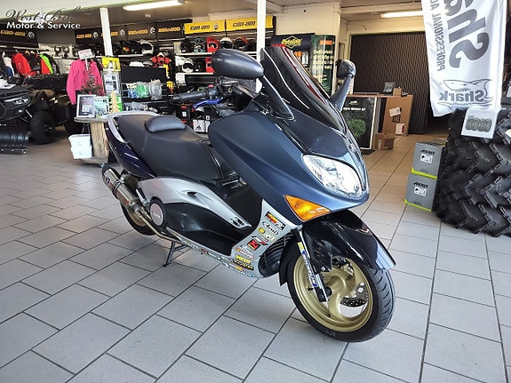 Yamaha T-Max XP500 3 of 5