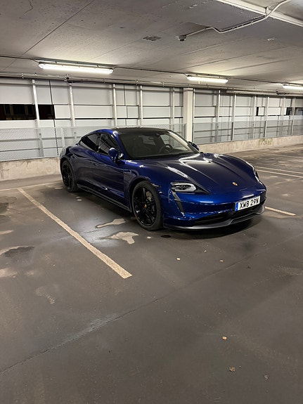 Porsche Taycan 4S 2 of 5