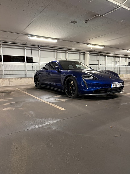 Porsche Taycan 4S 3 of 5