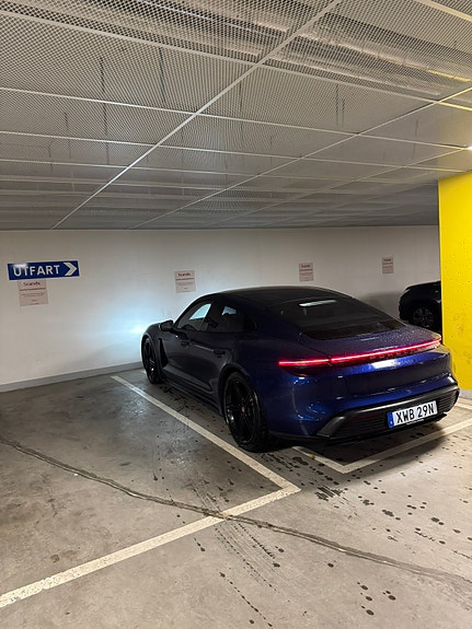 Porsche Taycan 4S 5 of 5