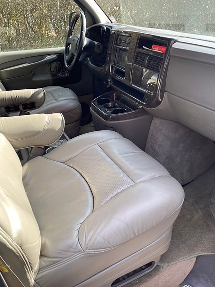GMC Savana 5 of 5
