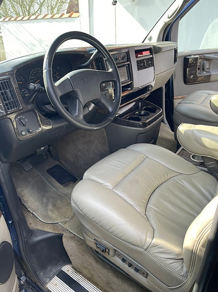GMC Savana 4 of 5