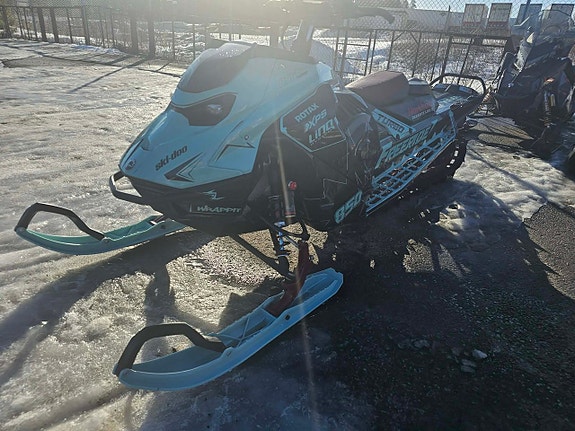 Ski-Doo freeride turbo 146 vårkampanj 2 of 3