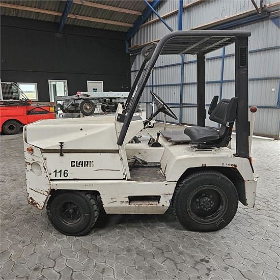 Clark CT30 - Towing traktor / Bagage tug 2 of 30