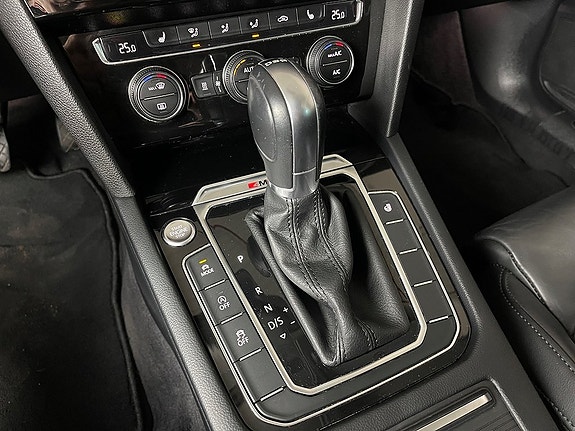 Volkswagen Passat 19 of 20