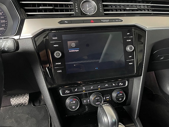 Volkswagen Passat 17 of 20