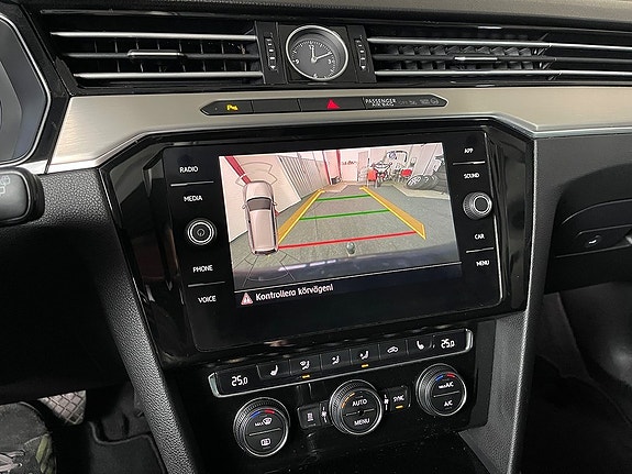 Volkswagen Passat 18 of 20