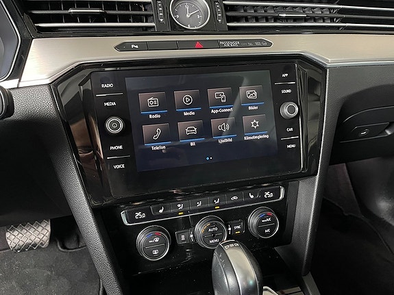 Volkswagen Passat 16 of 20