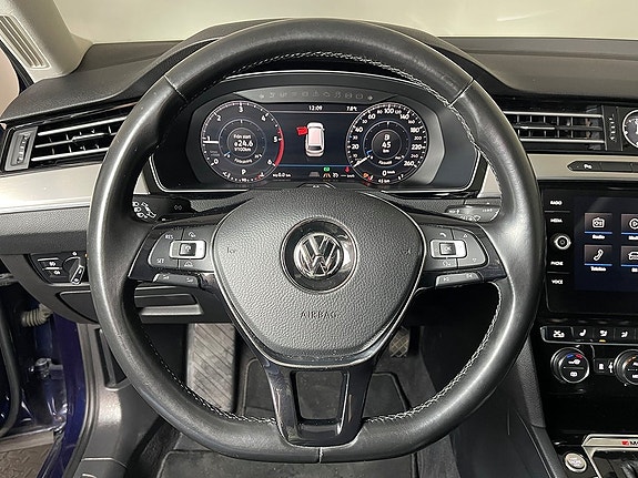 Volkswagen Passat 13 of 20