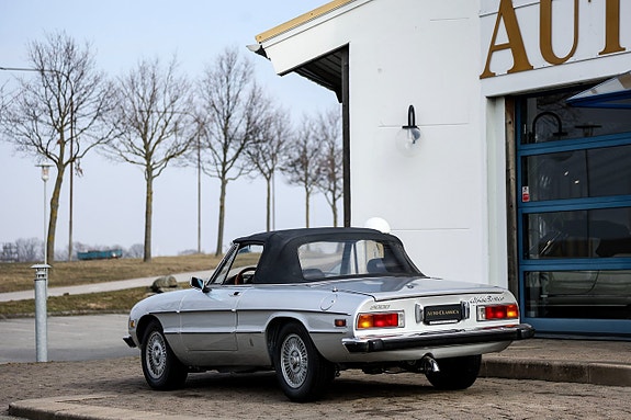 Alfa Romeo Spider 10 of 21