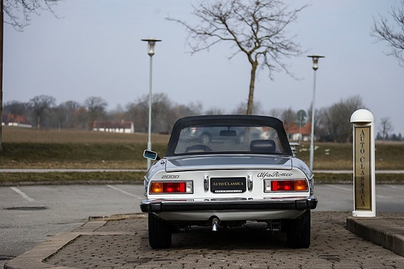 Alfa Romeo Spider 11 of 21