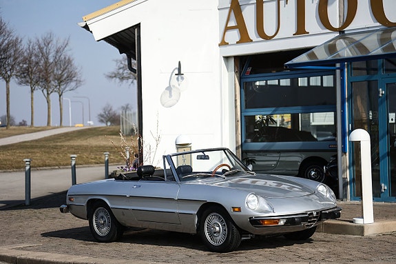 Alfa Romeo Spider 2 of 21
