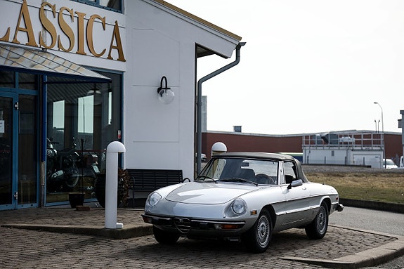 Alfa Romeo Spider 8 of 21