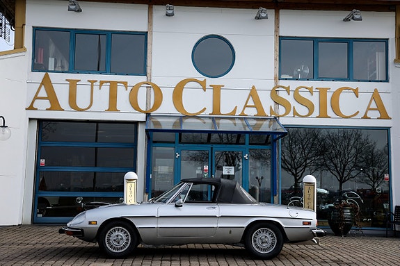 Alfa Romeo Spider 13 of 21